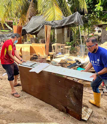 Membantu Mangsa Banjir Di Sekitar Lembah Klang